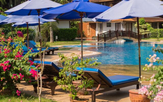 Coral Hotel Bangsaphan