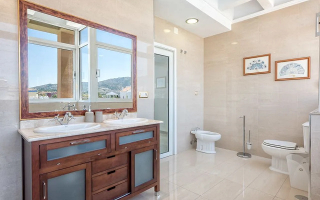 Well-located & Nice Views 2BDR Apt in Los Álamos