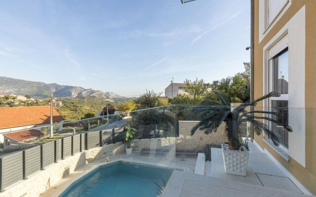 Luxury Suites