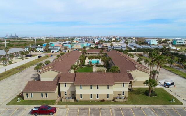 Courtyard #212 Condo