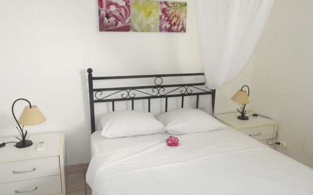 Bungalow With one Bedroom in Le Robert, With Shared Pool, Furnished Garden and Wifi