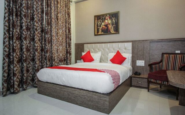 OYO 15218 Hotel Rasha Niwas