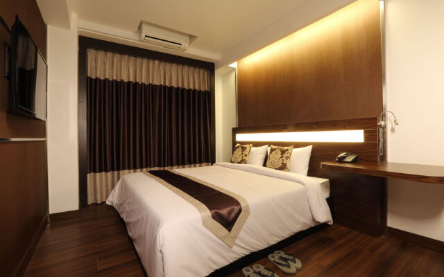 Clover Suites Royal Lake Yangon