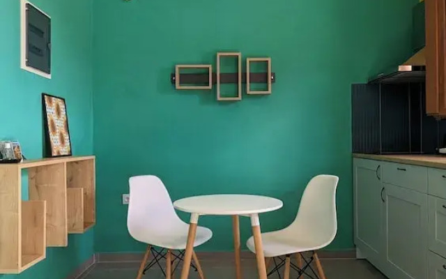 Under The Palm Tree Boutique Studios