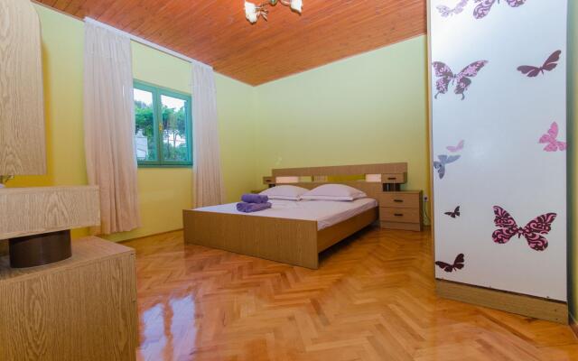 Vinko - 80 m from beach - A1(4+2)