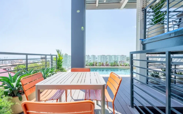 w Comfy 1BR w Perfect Balcony in Casco View