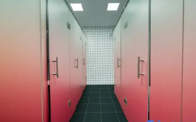 Z-Designer BERPUNKDESIGNCINE Exclusive Capsule Hotel