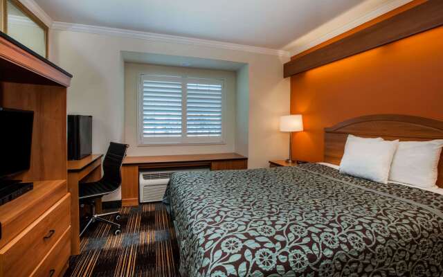 Days Inn & Suites by Wyndham Antioch