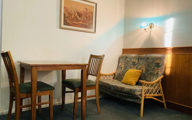 County Lodge Motor Inn