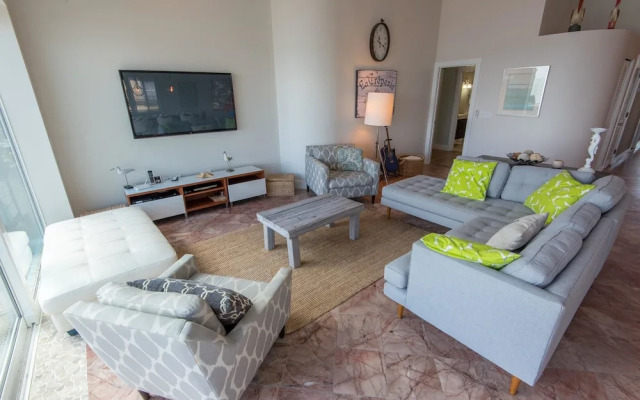 Breakaway Apartment 4