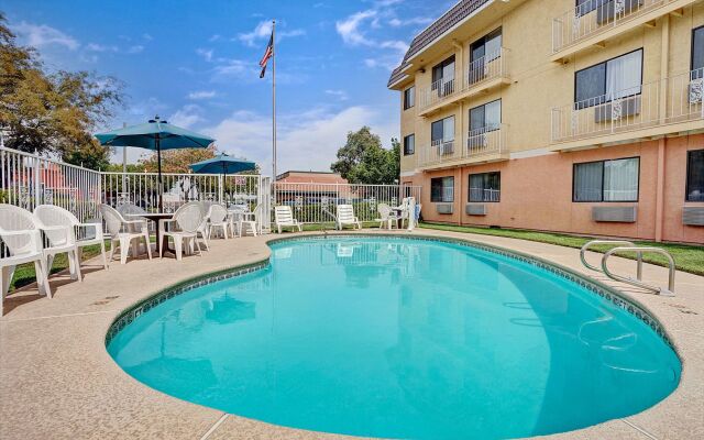 Days Inn by Wyndham Woodland