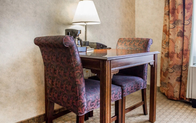 Clarion Hotel Lake Erie