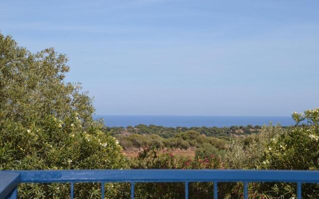 Casa indipendente immersa nel verde con vista mare