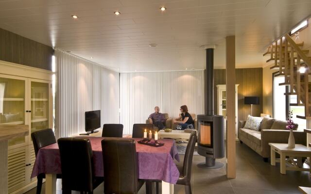 Comfortable Villa With Stove, Located in a Lake Area