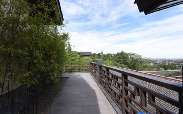 Mount Emei View Hot Spring Soup House
