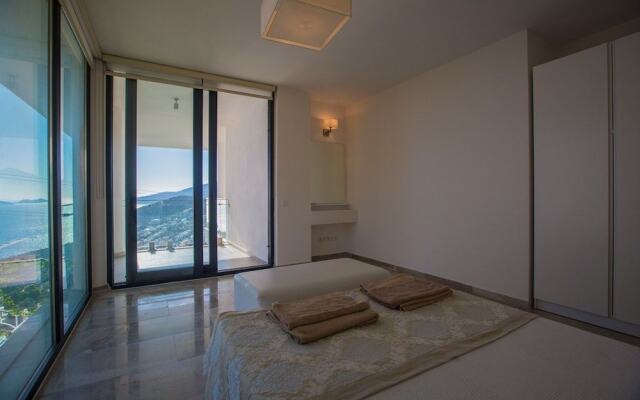 Villa Swan by Akdenizvillam