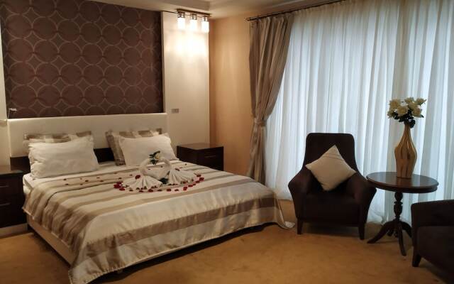 Deluxe Hotel and Spa