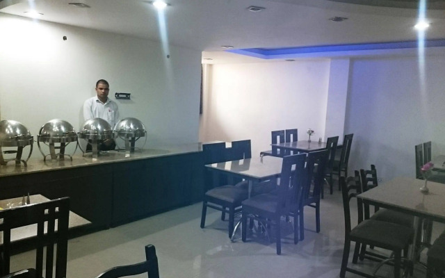 OYO 4184 Hotel Raj