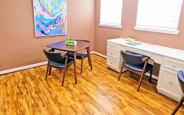 4Bdrms 2Bath 6Beds - Med-Center MM-Park