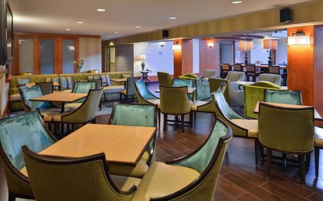 Hampton Inn & Suites By Hilton Calgary- University Northwest