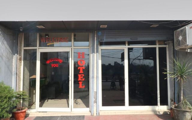 OYO 28691 Hotel Golden Star