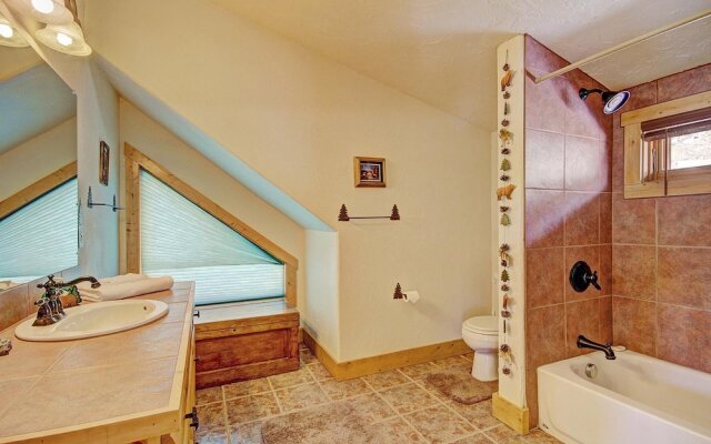 Barton  4 Bedroom Home by RedAwning