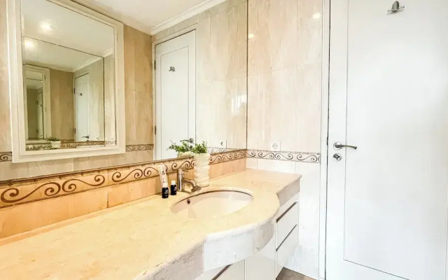 Spacious Luxury 2Br Apartment With Extra Room At Fx Residence