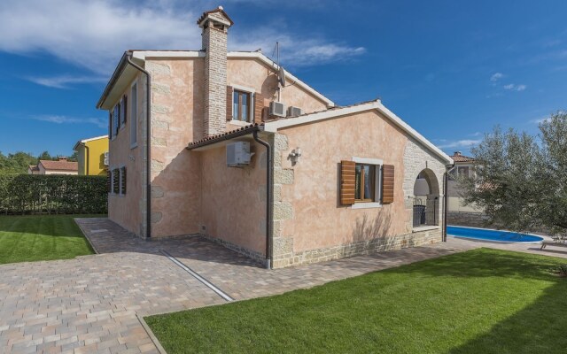 Villa with Private Pool Just 10 Minutes Drive From the Beach And Porec Center