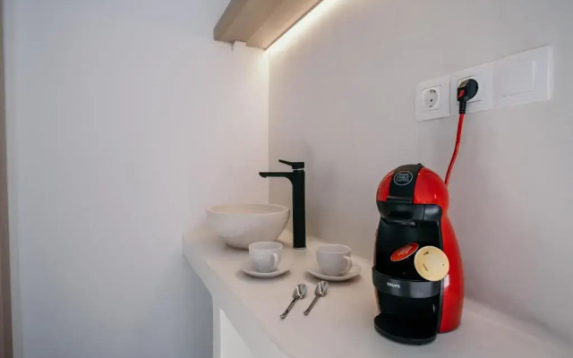 White Orchid Cave House & Studio