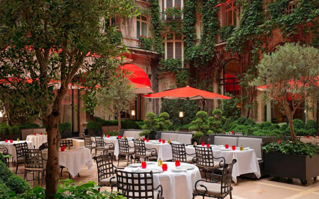 Hotel Plaza Athenee