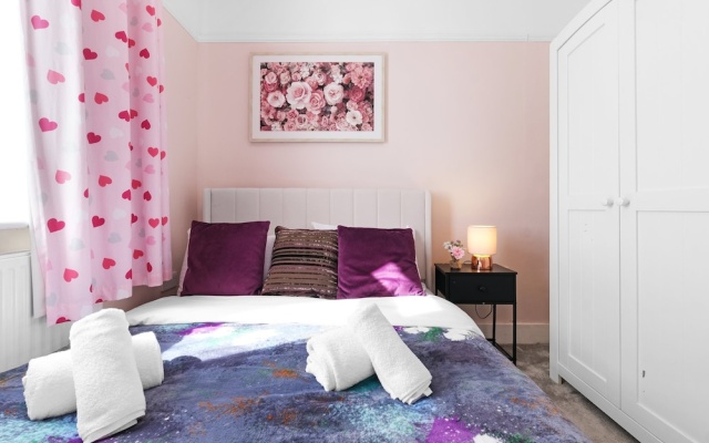 Spacious 5 Bedroom Family Home in Harrow