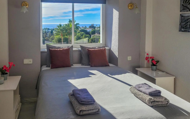 Cozy 2BR apt with sea views WIFI AC PARKING