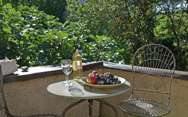 Cozy Mansion in Brandonnet With Swimming Pool