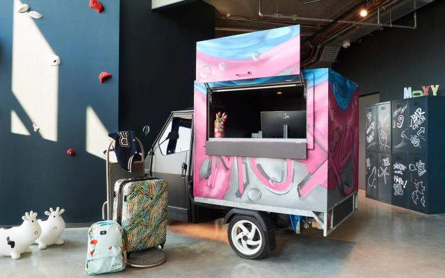 Moxy Amsterdam Schiphol Airport
