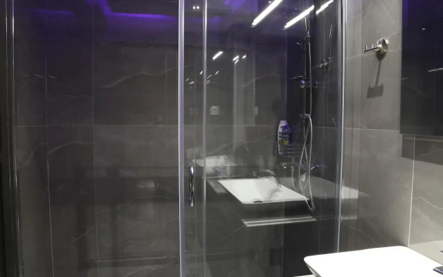 ZH Luxury Suites