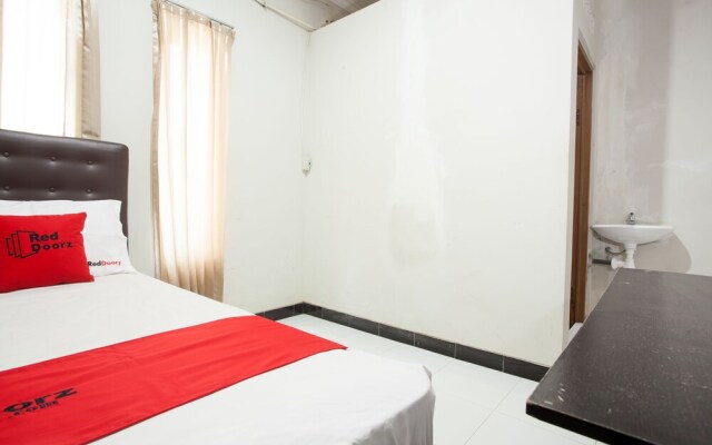 RedDoorz @ Sawojajar