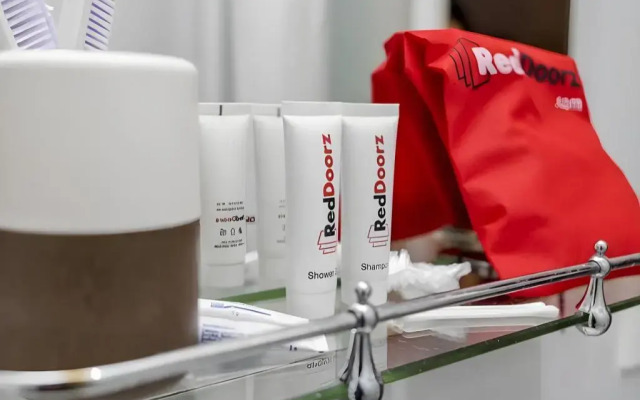 RedDoorz Plus @ Boulevard Residence BSD