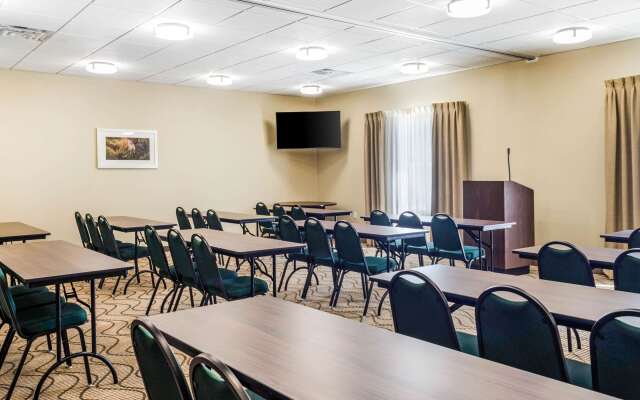 MainStay Suites Hackberry Sportsman's Lodge