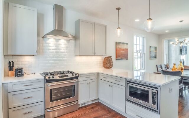 Luxury Home Blocks from Downtown by RedAwning