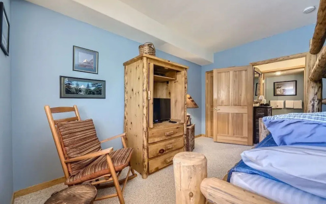 5023 Gateway 2 Bedroom Condo