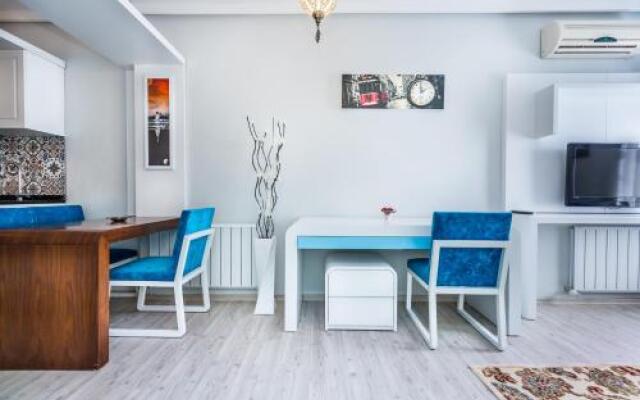 De Moon Suites Hotel