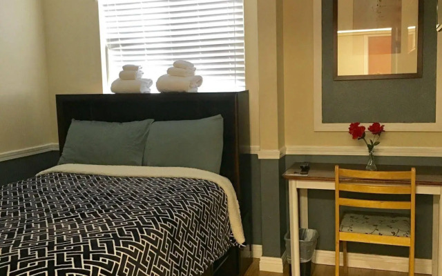 Traveler's Bed & Breakfast Hostel