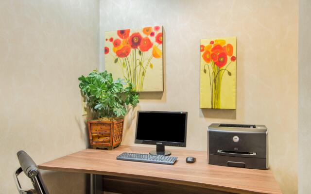 Holiday Inn Express Hotel & Suites Brattleboro by IHG