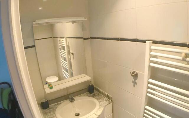 Studio calme proche Paris avec terrasse privative et jacuzzi en option