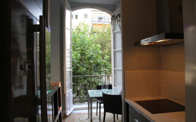 Luxurious 2 bedroom flat in a historic building