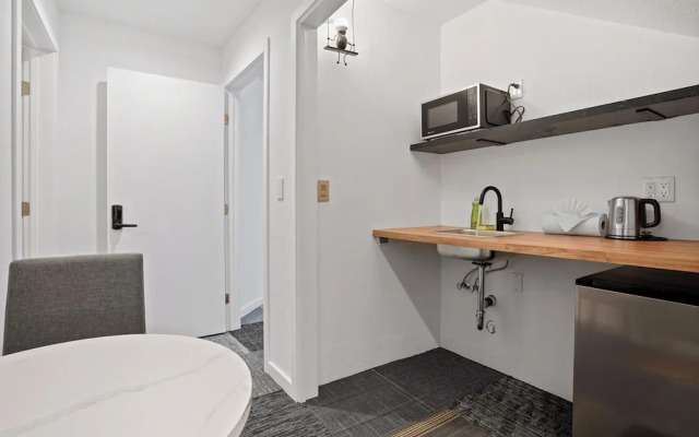 Spacious 5BR Retreat 8 Beds Beach & Golf