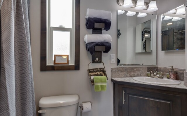 Hickory-dickory Hollow