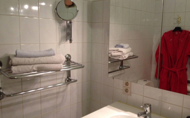 B&B Yaca