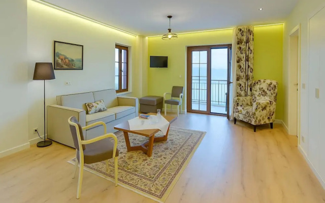 Arktos Hotel Deluxe Suite With Lake View