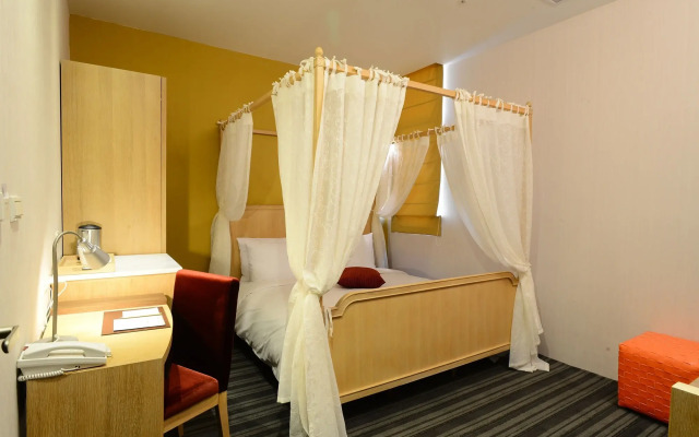 In Young Hotel